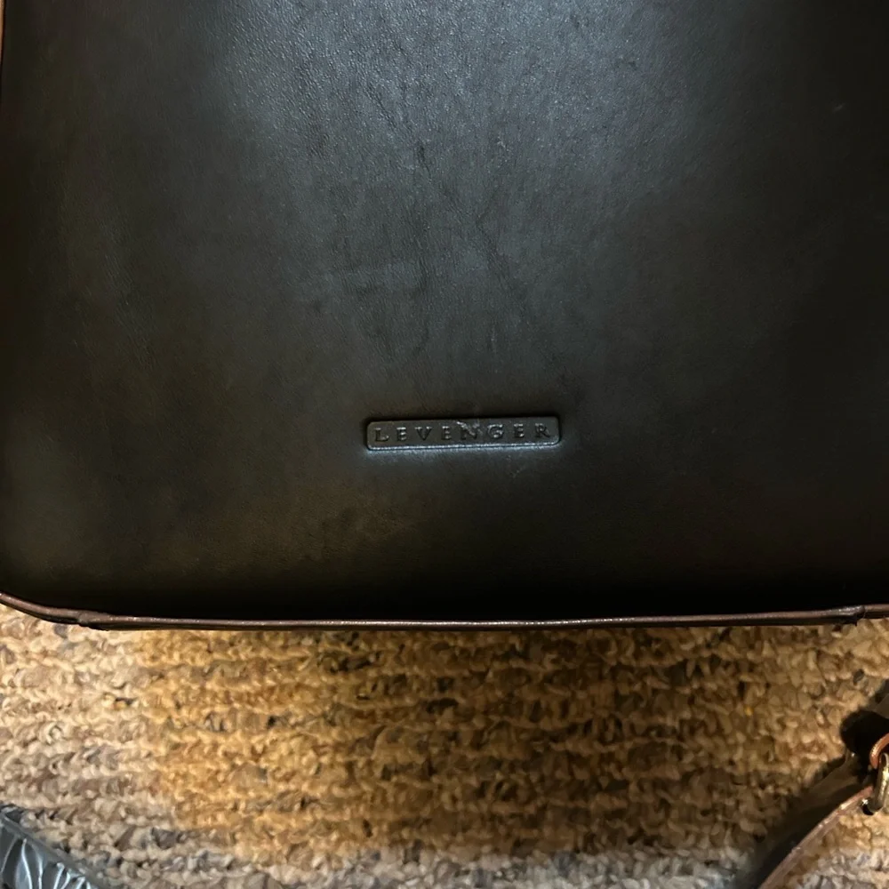 Levenger Black Tan Leather Wine Carrier Messenger Bag RARE NWT